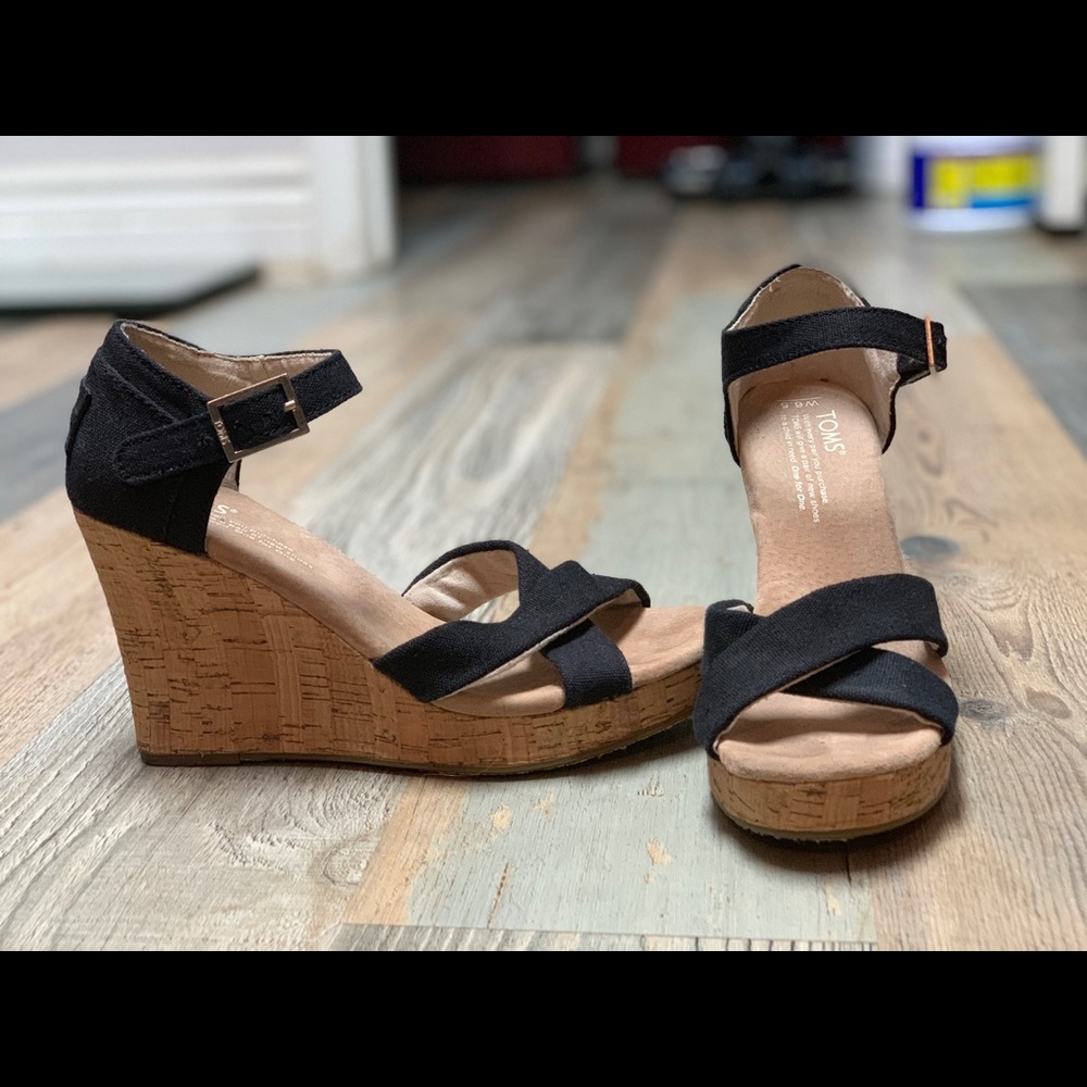 Toms black wedges
